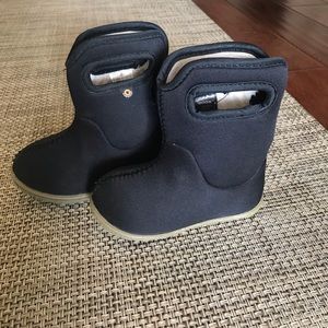 Bogs classic black boots, toddler 5